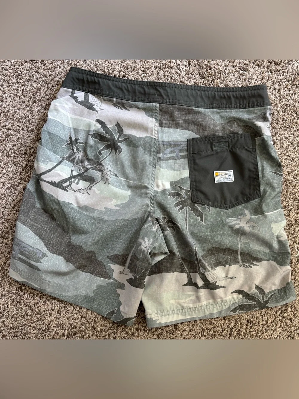 American Eagle Men’s M Board Shorts